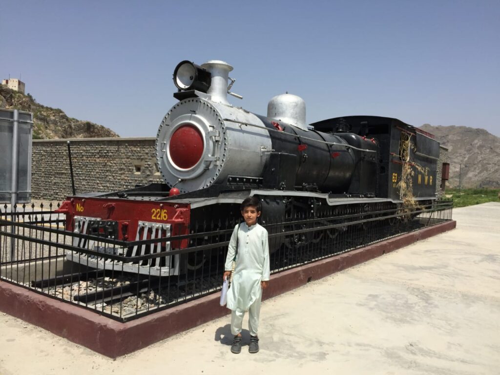 په لنډي کوتل کښې د سلو کالو پخواني تاریخي د اورګاړي انجن