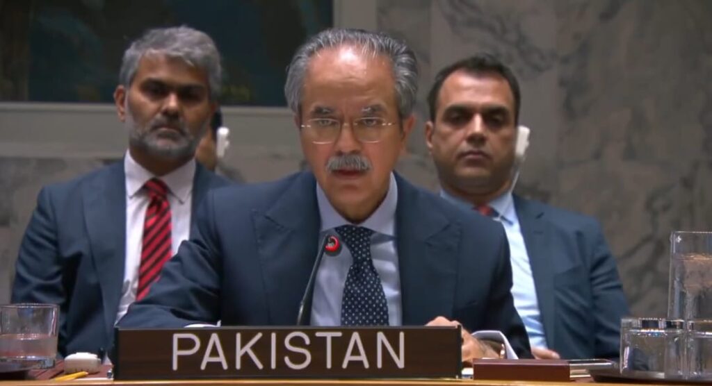 د پاکستان سفیر په خپله وینا کې وویل چې پر اسلامي هېواد ایران د اسراییلو برید یو ښکاره یرغل دی او پاکستان دغه برید په کلکه غندي