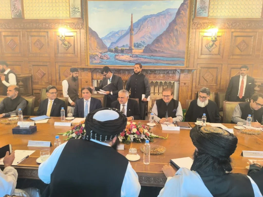 د پاک افغان چارو پوهان وایی چې د پاکستان او افغانستان لوړپوړه چارواکو پرله پسې د یو بل هیوادونو سفرونه او مهمې لیدنې به ددواړو هیوادونو په اړیکو مثبت اثر وکړي.