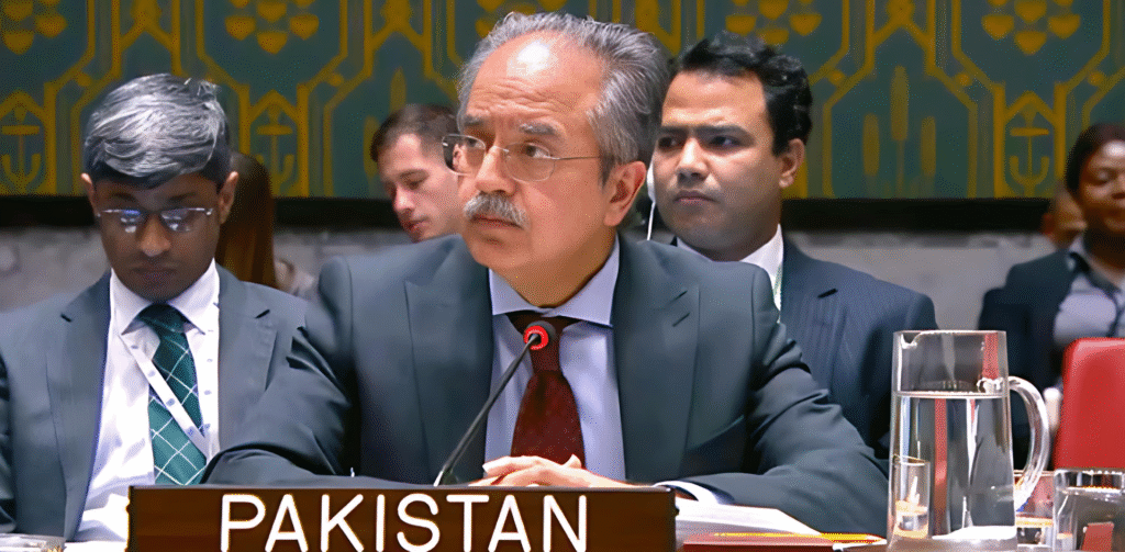 افغانستان کښې د ترهه ګر ډلو موجودګي د پاکستان سلامتيا لپاره خطره ده،افغان حکومت دې د دې مخنيوي وکړې،عاصم افتخار