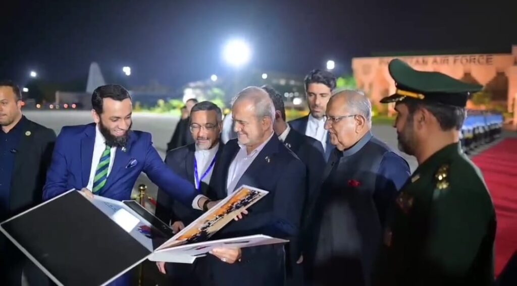 ایران صدر پژشکیان دوه ورځني سفر وروسته خپل وطن ته روان شوې