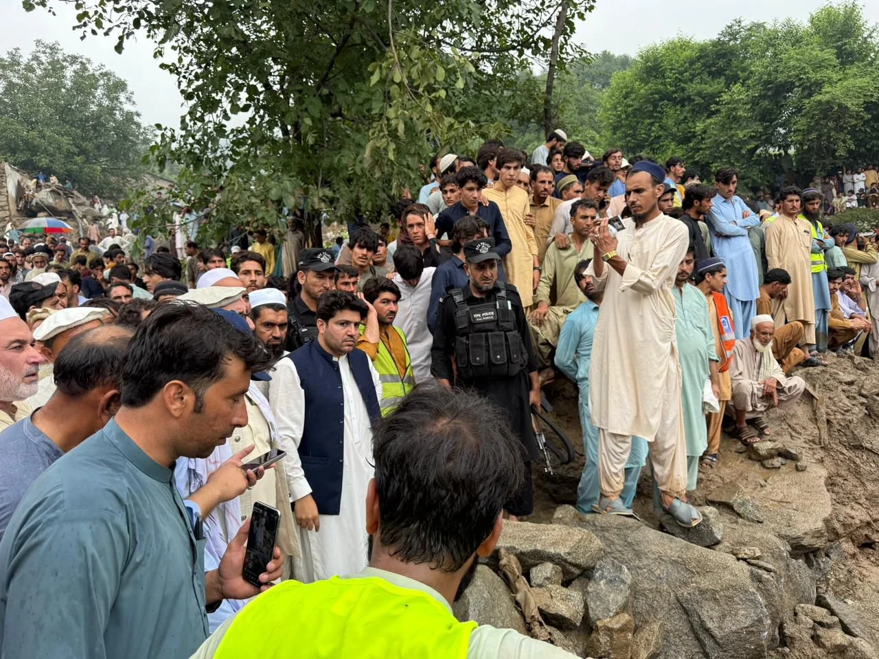 خېبرپښتونخوا ۹ ضلعې د سيلابونو نه سخت مثاثره،د بحالۍ او بيا آباد کارۍ په کارونو به کالونه ولګي