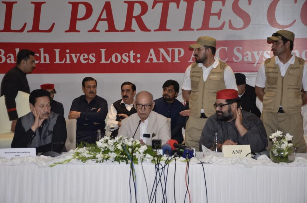 پنجاب ته په کنځلو سره تاسو ته هیڅ په لاس نه راځي: سینیټر عرفان صدیقي