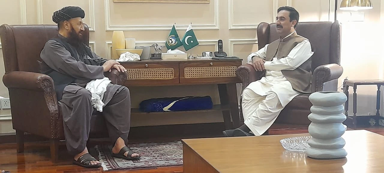 په تورخم افغان مسافرو سره بدچلند: اهلکار له دندې لرې کړې شوې