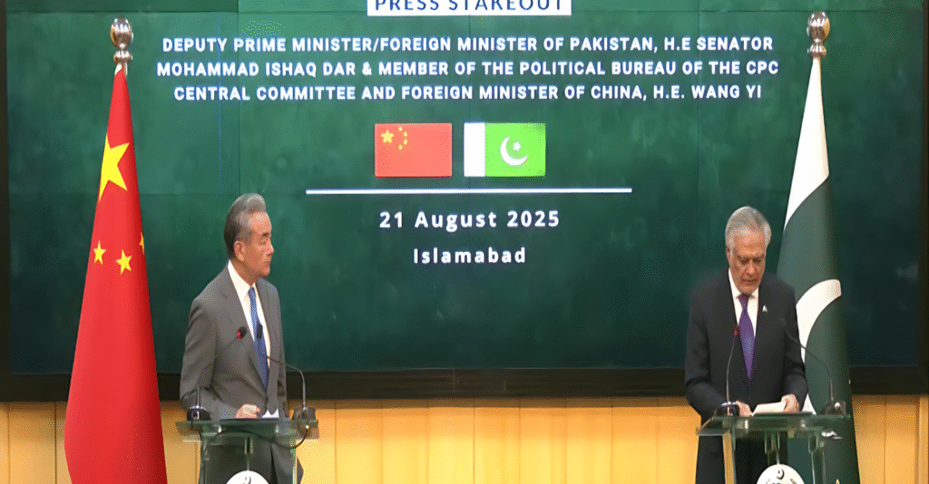 د چين خارجه وزير وانګ اي د پاکستان دوره او مهم ملاقاتونه،د سيمې امن او استحکام لپاره په شريکه کار کولو د عزم اظهار