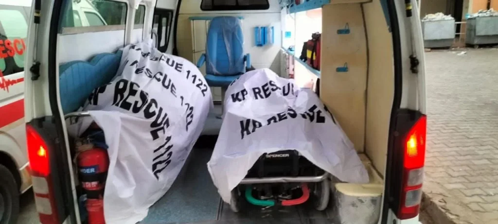 ډیره اسماعیل خان ټرافیکې پیښې وروسته ځایی اولس د اغیزمنو کورنیو سره ژوره خواشیني څرګنده کړې