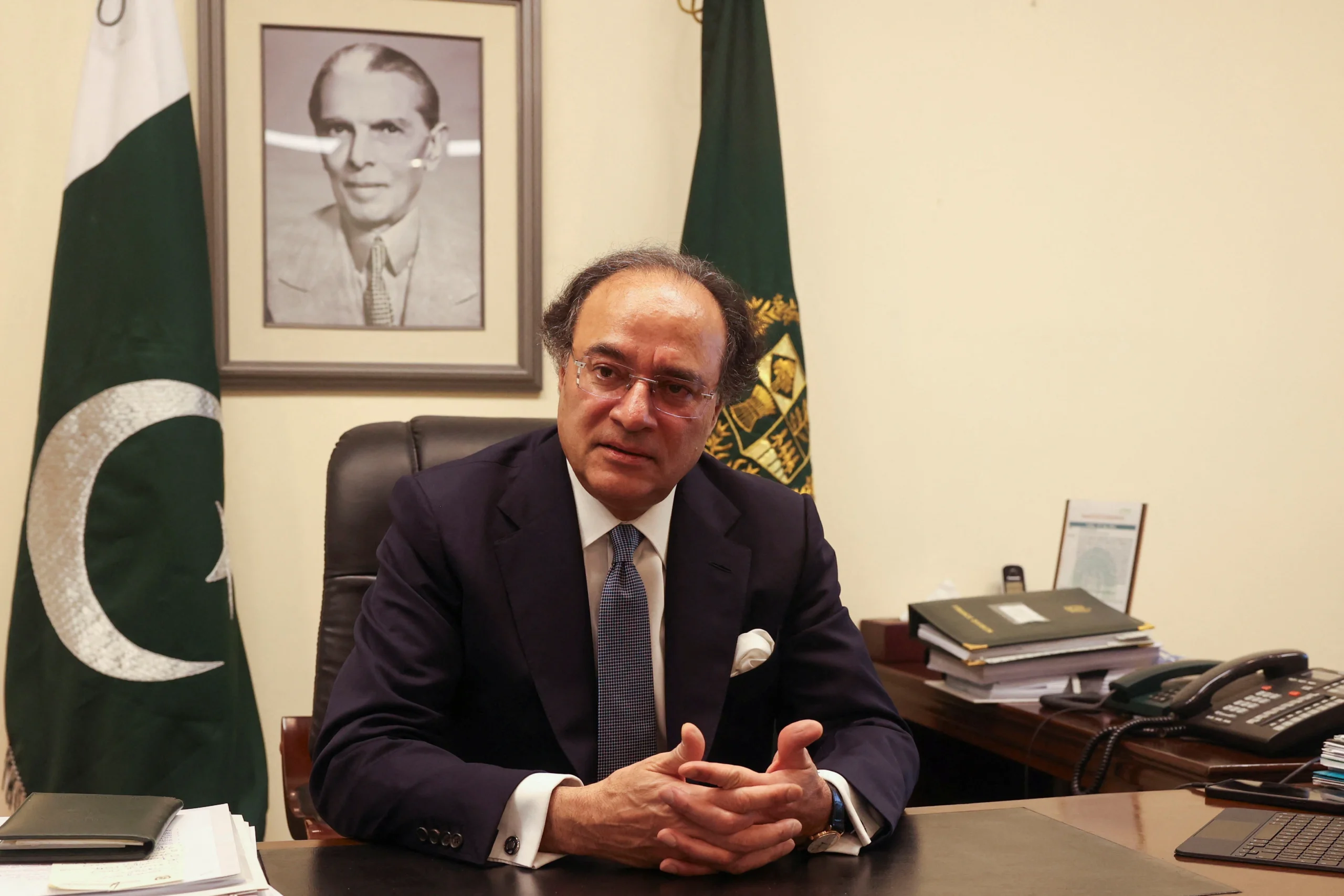 مرکز کې واکمن مسلم ليګ نواز ګوند قامي مالياتي کميشن د لاندى د مرکز او صړبو ترمنځ د وساٸل د ويش فارمولا ته بيا کتنه غواړي