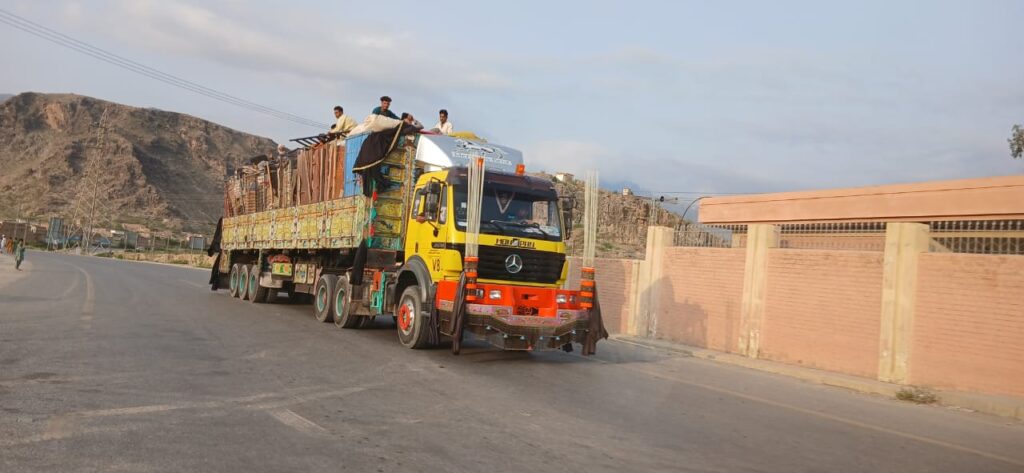 افغان مهاجرینو وطن ته واپسي: شمیره ی تر ۷۰۰۰۰۰ اوه لکه ورسیده