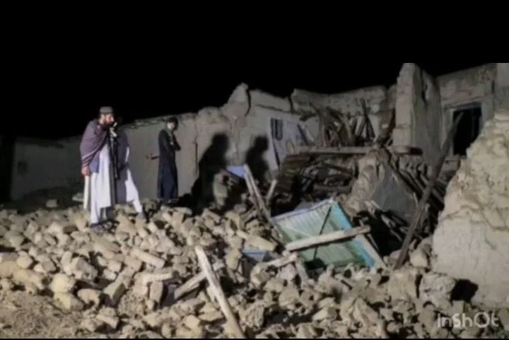 افغانستان کښې راغلې زلزلې په سوؤنو کسانو ته مرګ ژوبله اړولې ده