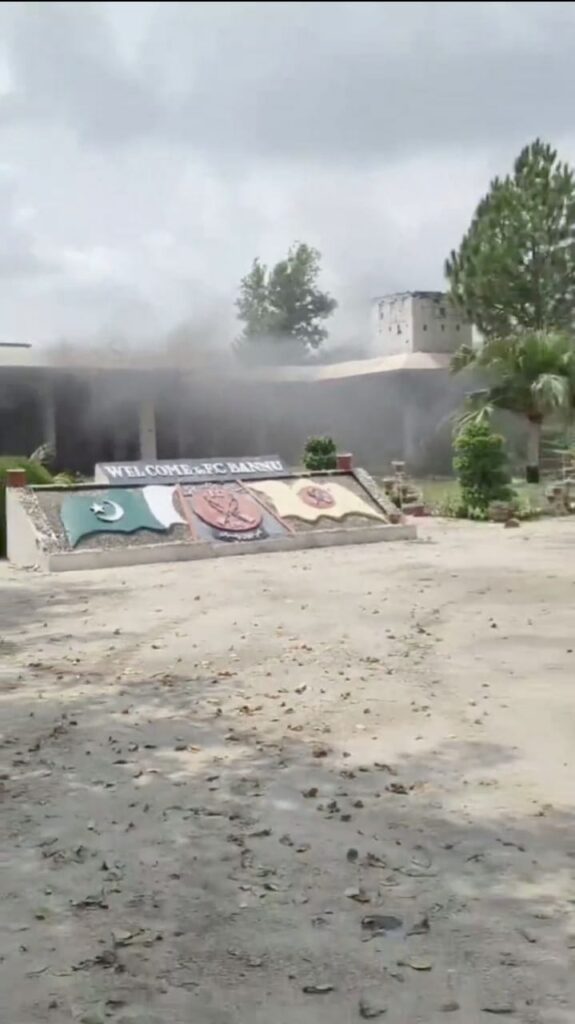 بنو: ايف سي هيډکوارټر حمله،شپږ واړه ترهه ګر وژلي شوي، جوابي کارروائۍ په مهال ۶ اهلکار هم شهيد شوي،آئي ايس پي آر