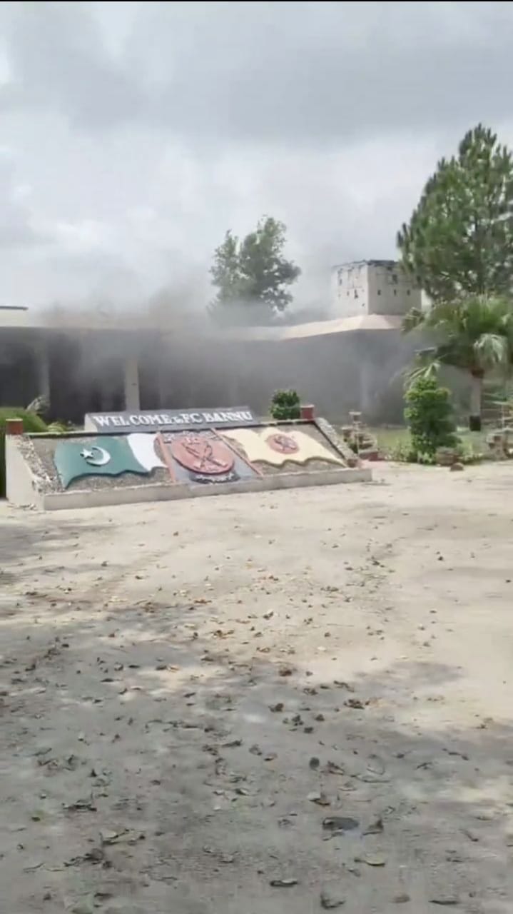 بنو: ايف سي هيډکوارټر حمله،شپږ واړه ترهه ګر وژلي شوي، جوابي کارروائۍ په مهال ۶ اهلکار هم شهيد شوي،آئي ايس پي آر