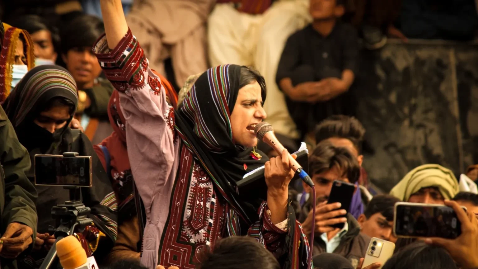ماهرنګ بلوچ په اړه داسې انکشافات ثابتوي چې دا ښځینه بلوچ د بلوچستان د پرمختګ په ضد ده او نه غواړي بلوچستان یو پرمخ تللې صوبه جوړه شي.