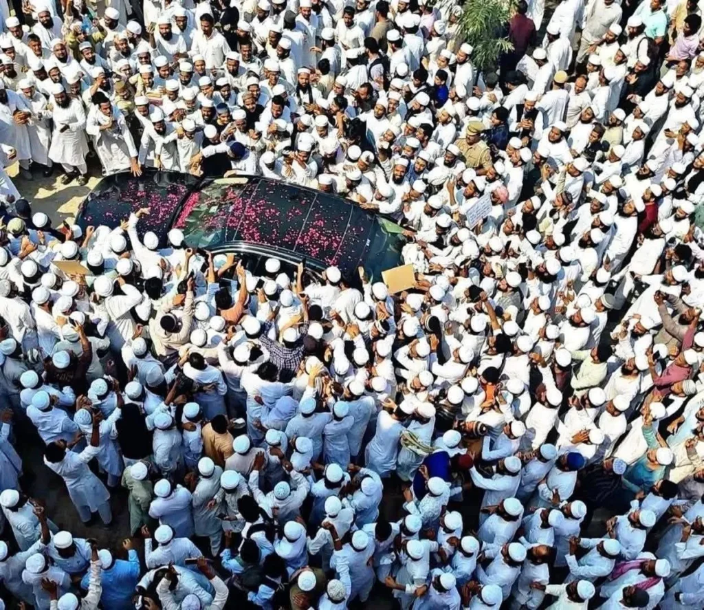 د هند حکومت دا دوه مخې سیاست دې چې کله په کابل کې د طالبانو واک راغې نو دوی خپل ټول مهم کارمندان له کابل څخه اوویستل.