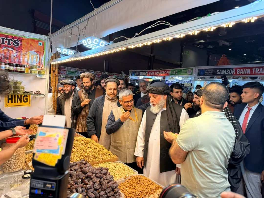 پاکستان خپل سرحدونه له فغانستان لوري بریدونو وروسته د تجارتي هلوځلو پر مخ تړلي دي