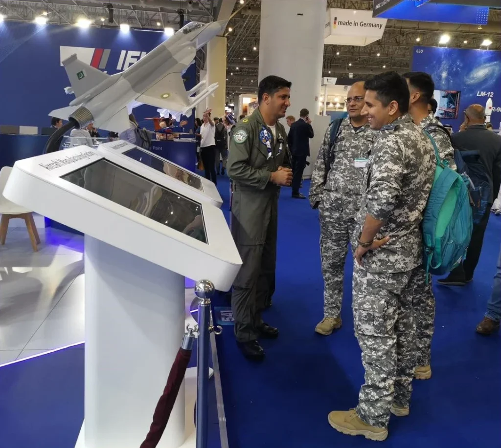 په رسنیو دې انځور په اړه غبرګونو مخې ته راغلي او د د هند او پاکستان پیلوټانو دا انځور ی ډیر خوښ کړې دې