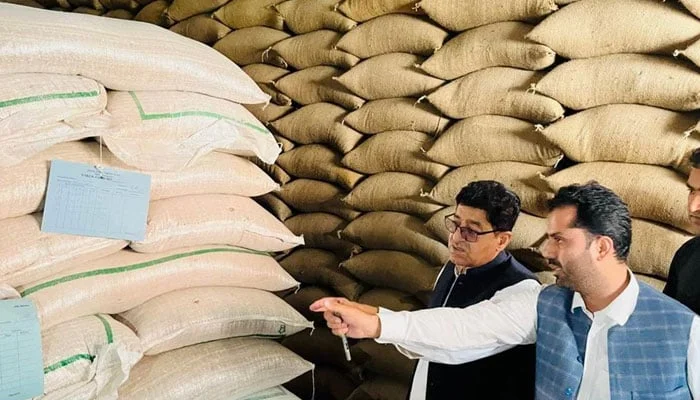 د خیبر پښتونخوا صوبایی حکومت د غنمو په دی غبن کی پینځه تورن کسان نیولې