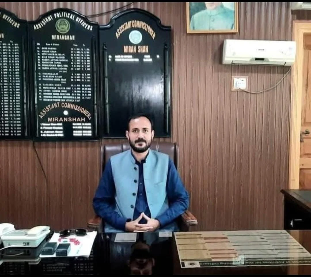 بنو کې د اسسټنټ کمشنر په موټر برید: برید کې اسسټنټ کمشنر شهید شوې او ورسره نور دوه پولیس اهلکارهم شهیدان شوي دي