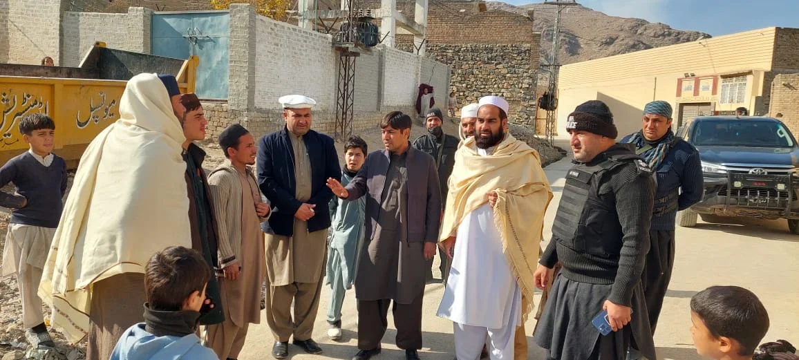 د لنډي کوتل ځایی خلکو ترمخه په دې څو ورځو کې یو شمیر افغان کورنۍ په خپله خوښه واپس خپل هیواد افغانستان ته ستنې شوي دي