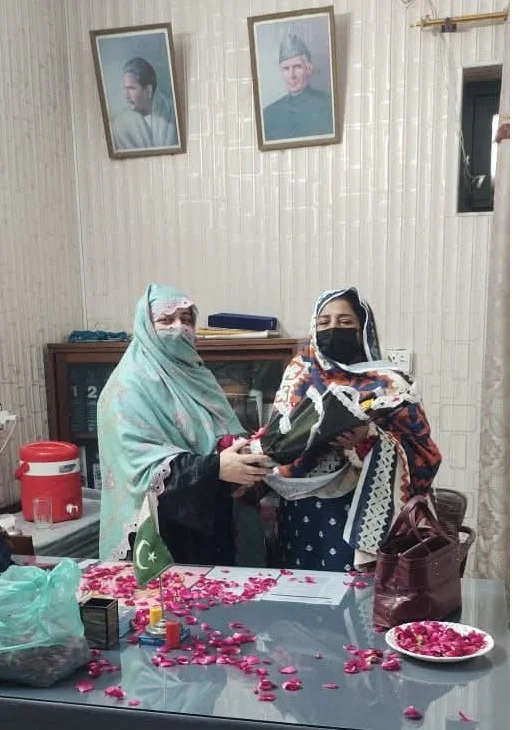 ډیره اسماعیل خان کې مشرانو دې ښځینه افسرانو ته تود هرکلې اوویل