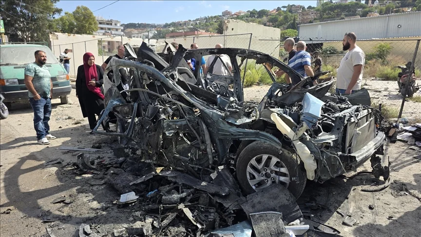 په لبنان کې د اسرائيلي ډرون بريد وروسته د يو موټر ويجاړ شوی حالت