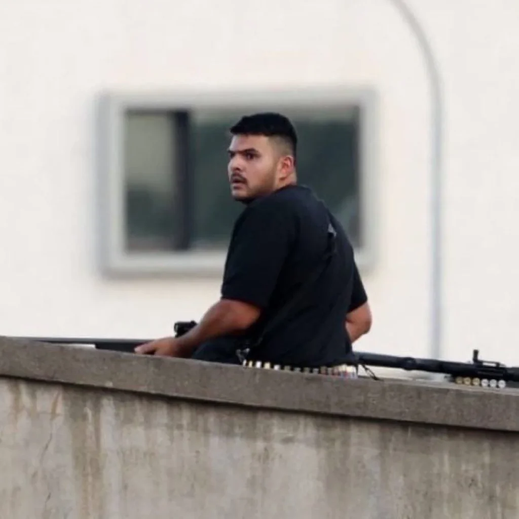 په ۱۴م دسمبر د اسټریلیا بونډي ساحل کې ، د راپور ترمخه یو له هند پاسپورټ لرونکي پلار او زوی د یهودیانو پر غونډه ډزې وکړې