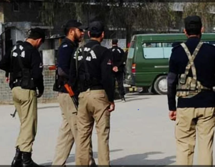 په خیبر پښتونخوا کې د امنیتي چارواکو وینا ده چې د ترهګرو پر ضد به عملیات دوام وکړي ترڅو ترهګر او ترهګري له جرړو اوباسي