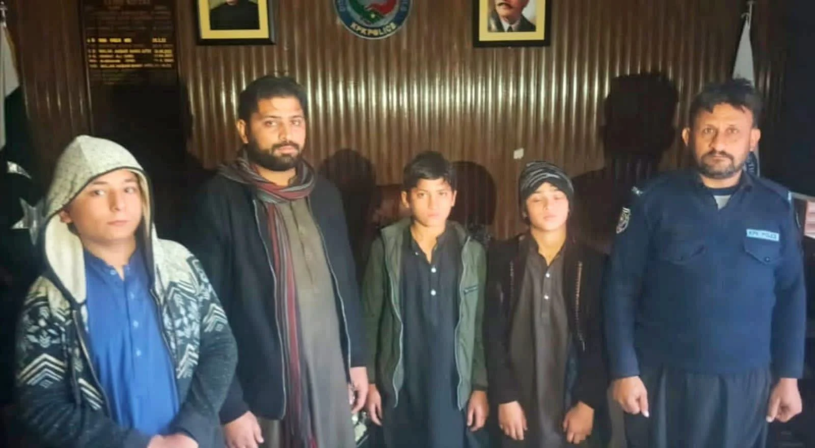 د لنډي کوتل پولیس وایی دوی درې ماشومان هغه وخت ونیول چې په دوی ی شک راغې چې دوی له کوره راتښتیدلي دي