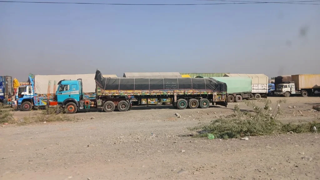 جلال آباد کې افغان سوداګرو د سرحد په تړلو د سخت غم څرګندونه کړې ده