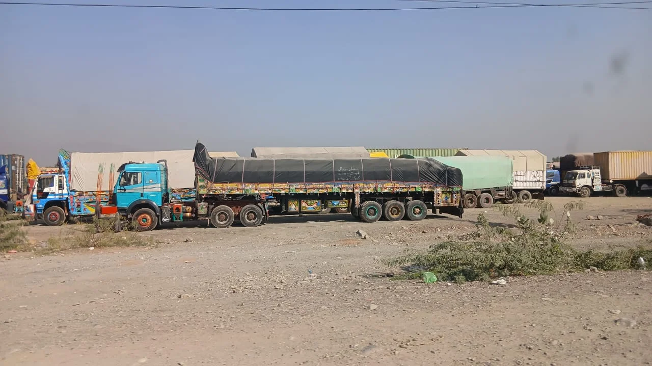 جلال آباد کې افغان سوداګرو د سرحد په تړلو د سخت غم څرګندونه کړې ده