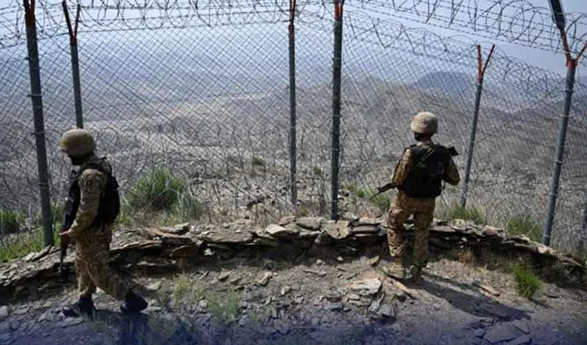 سرچینې وایی دواړه لوري په جګړه کې سپکې او درنې وسلې کارول شوي دي