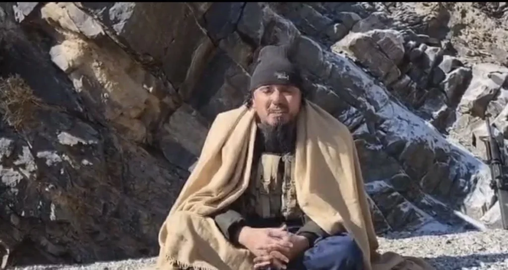 سربکف مومند، د جماعت الاحرار یو لوړپوړی قومندان، په یوه ثبت شوې ویډیو کې خبرې کوي چې ویل کېږي د خیبرپښتونخوا د مومند ایجنسۍ کې ثبت شوې ده.