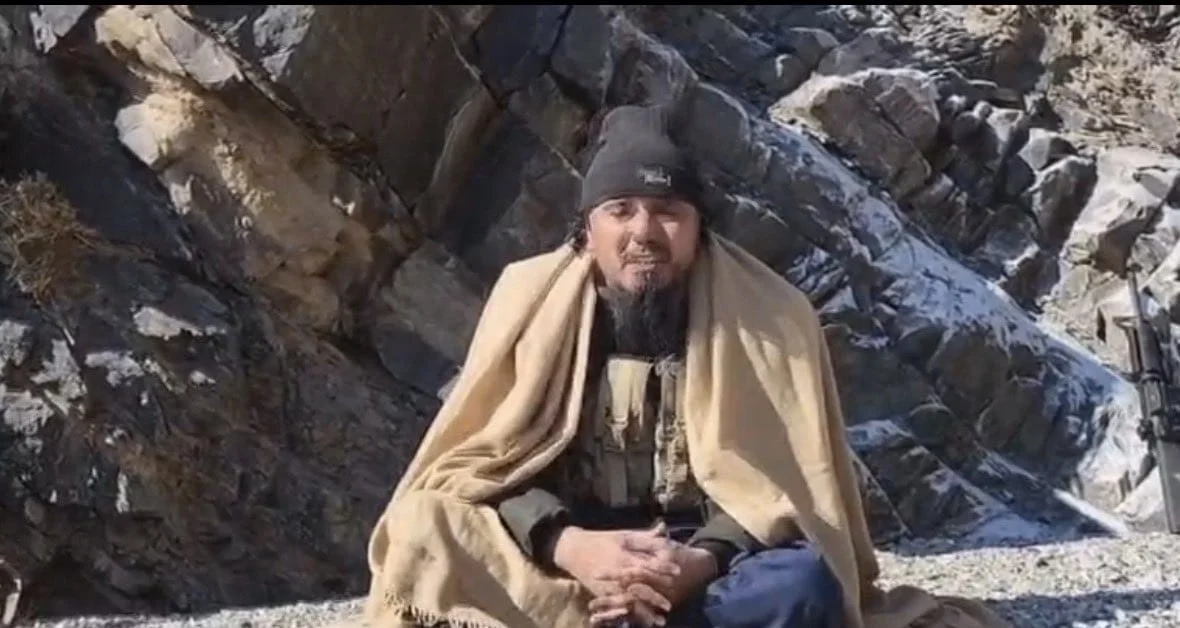 سربکف مومند، د جماعت الاحرار یو لوړپوړی قومندان، په یوه ثبت شوې ویډیو کې خبرې کوي چې ویل کېږي د خیبرپښتونخوا د مومند ایجنسۍ کې ثبت شوې ده.