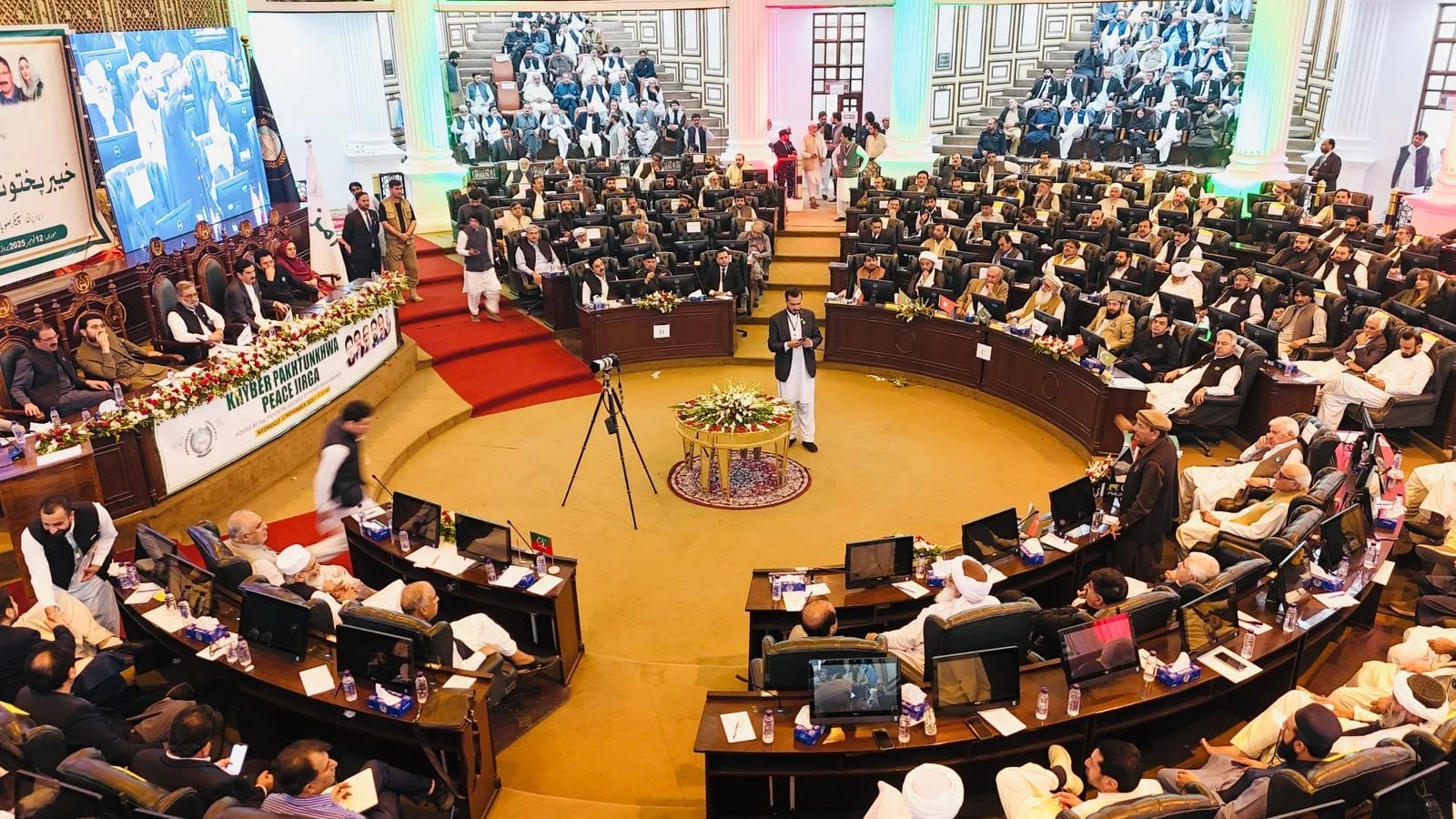 مخالف ګوند مشر تور لګولې دې چې نن سبا په خیبر پښتونخوا کې کرپشن خپل اوج ته رسیدلې دې