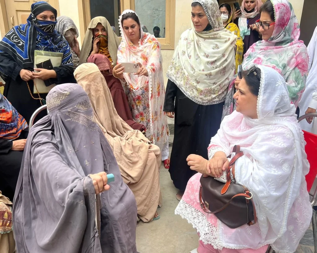 د پښتنو دا ډیر بد عادت دې چې خپلې لوڼه سکولو ته نه لیږي