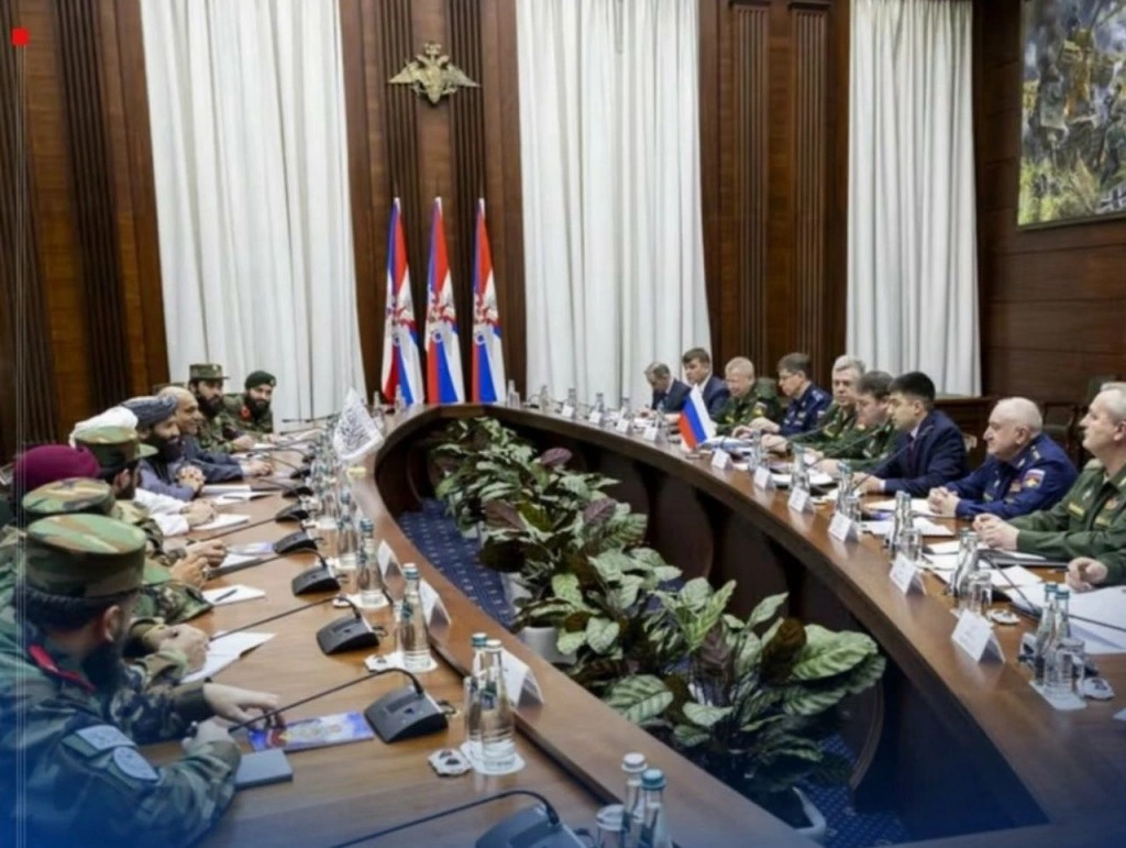 څارونکي وایی چې د افغانستان حکومت لوري نوې قانون عملي کول به افغانستان له نړۍ څخه یواځې کړي