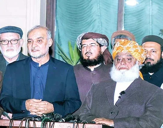 وینا حکومت د نړیوالو ځواکونو د ګټو ساتنه کوي. هغه اعلان وکړ چې د اختر وروسته به د ټول هېواد په کچه د خلکو کمپاین پیل کړي څو د حکومتي سیاستونو پر ضد د عامه نظر د تنظیم هڅه وکړي