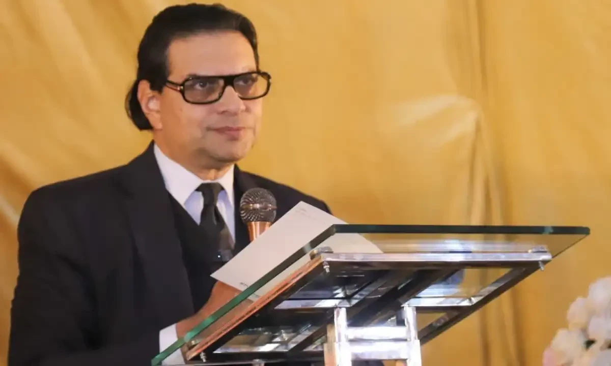 هر څه چې کېږي، په ښکاره ډول به وي»، او د پټو جوړجاړیو اوازې یې رد کړې