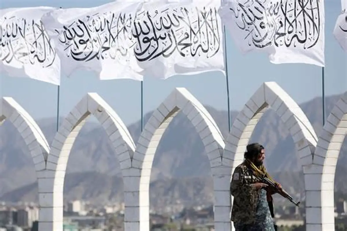 راپور ښيي چې طالبان د دین او تقوا په پوښ کې یو ظالمانه نظام چلوي چې عقاید د ټولنې د فشار او اختلاف د کچلولو لپاره وسیله ګرځوي