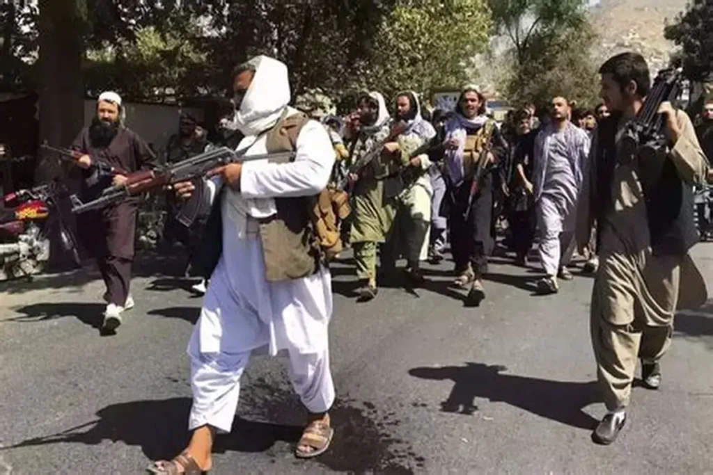 وروسته د طالبانو ضد تنظیم اے ایف ایف د برید مسؤلیت ومنه. دغه ډله دوه ورځې مخکې، د چهارشنبې په ورځ، په تخار ولایت کې د طالبانو د ځواکونو پر کمپ هم برید کړی و