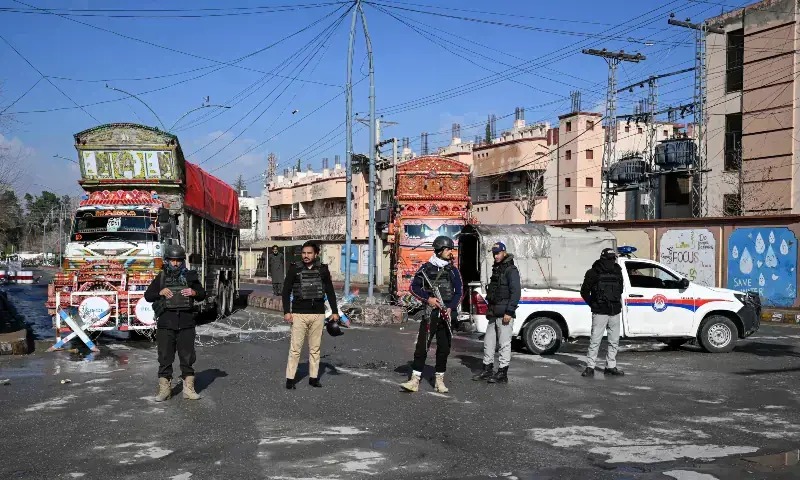 بلوچستان کې هر ریښتینی ټولنیز او اقتصادي پرمختګ ، که هغه ښوونځي وي، روغتونونه، روزګار، یا زیربناوې ، د دغو شبکو واک او کنټرول ته مستقیم ګواښ دی