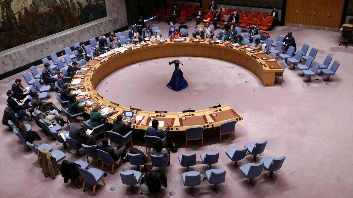 القاعده لا هم د طالبانو د ملاتړ لاندې فعالیت کوي او د نورو ترهګریزو ډلو، په ځانګړې توګه د ټي ټي پي، د روزنې او ځواک زیاتولو په برخه کې مهم رول لري