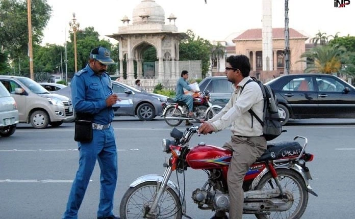 سرچینې وايي، د لومړنیو معلوماتو پر اساس، ښايي دا هماغه کس وي چې مخکې د پولیسو له لورې غوښتل شوی و، خو رسمي تایید به د تحقیقاتو تر بشپړیدو وروسته ورکړل شي