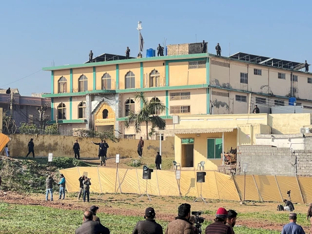 دوی نومونه به پیژندل شوي وي، انځورونه به یې خپاره شي، او مرګ یې به د قربانۍ په توګه وړاندې شي، نه د جرم په توګه