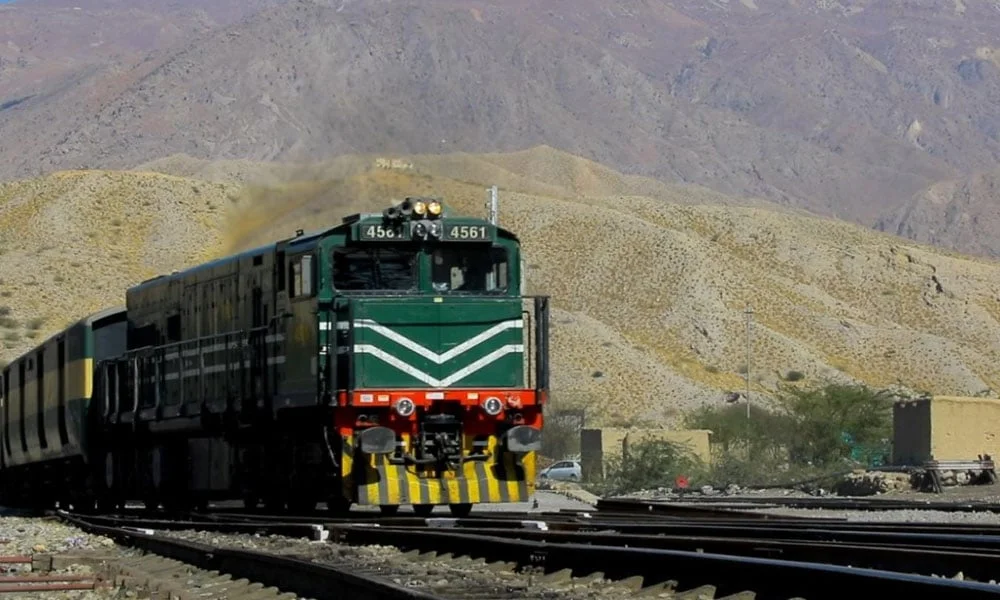 بلوچستان کې د پنځه ورځو ځنډ وروسته د ریل سروسونه بیا پیل شوي، خو په کوټه او نورو ولسوالیو کې د موبایل ډیټا خدمتونه د شپږمې ورځې هم بند پاتې دي.