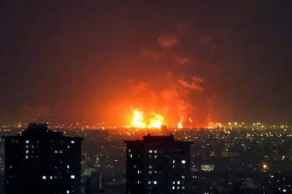 شنونکي وايي چې دا وروستی برید د ایران او اسرائیل ترمنځ د تنشونو د زیاتوالي بل نښه ده. د انرژۍ زیربناوو باندې برید د پام وړ اقدام ګڼل کېږي چې د سیمې د اندېښنو د زیاتوالي سبب کېدای شي