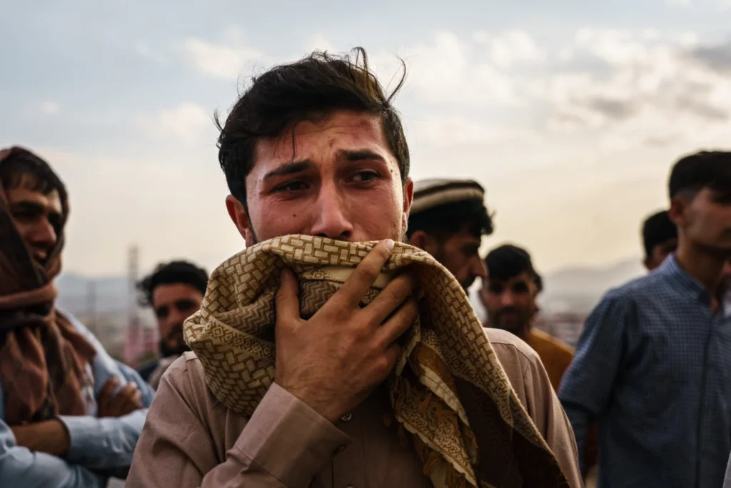 ترهګر عناصر ډېری وخت د ملکي سیمو تر څنګ پناه اخلي او له همدې ځایه فعالیتونه کوي، وروسته بیا احتمالي غبرګون د پروپاګنډ په توګه کارول کېږي