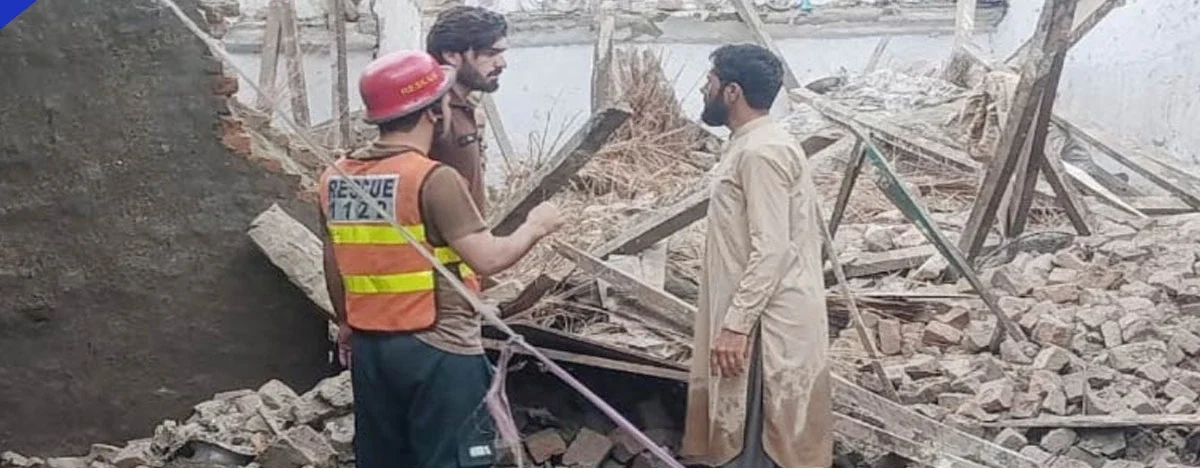 خیبر پښتونخوا کې د بارانونو له امله د چتونو او دیوالونو لوېدو پېښې؛ ۹ کسان مړه شوي چې ۸ یې ماشومان دي. پی ډي اېم اې او امدادي ډلې په چمتووالي کې دي، بارانونه تر منګل پورې دوام کولی شي