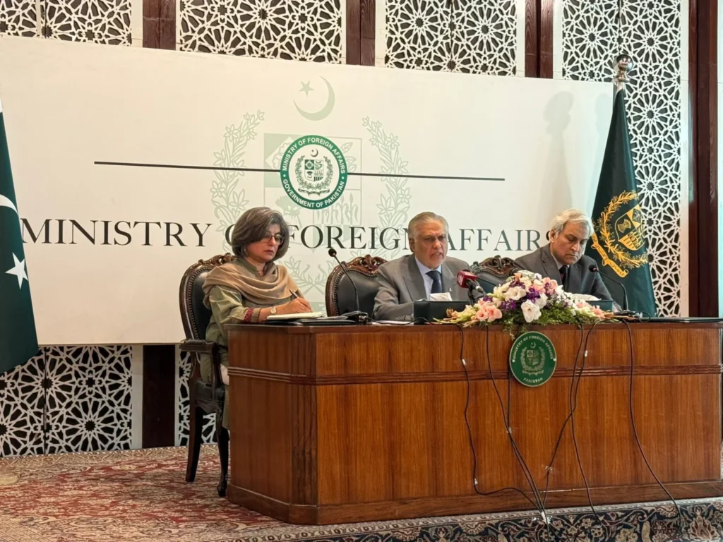 وزیرِ خارجہ روښانه کړه چې د پاکستان هدف د کوم ځانګړي اړخ ملاتړ نه دی، بلکې د سیمې امن او ثبات ته وده ورکول دي، او که په راتلونکي کې رسمي خبرو بهیر پيل شي، پاکستان به په کې تعمیري رول ادا کولو ته چمتو وي