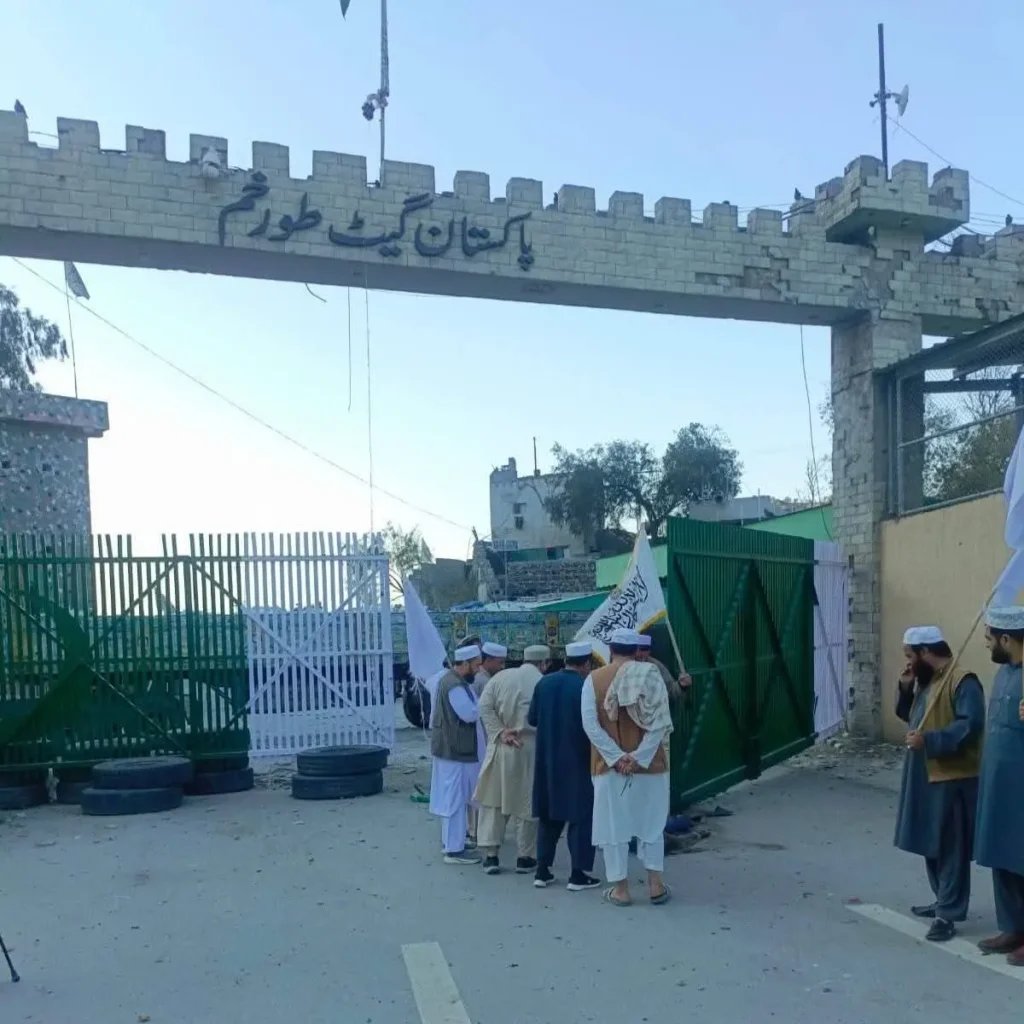 د تورخم پوله کې د پاکستاني او افغاني قبایلي مشرانو جرګه د مړي د پېژندنې او د وضعیت د حل لپاره غونډه کوي، خو خبرې بې پایلې پاتې شوې او اوربند بیا ختم شو