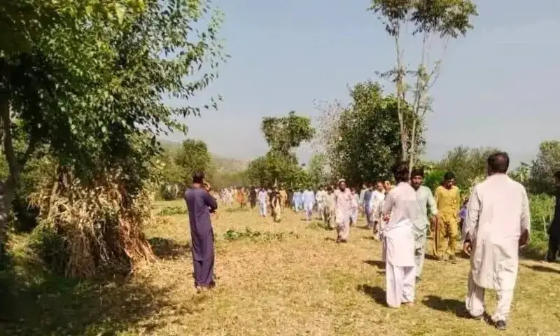 د پولې تر هاخوا توغول شوی مارټر توغندی د باجوړ د سالرزای په سیمه کې یوې کور ته ولګېد، څلور وروڼه یې ووژل او یو ملکي وګړی ټپي شو